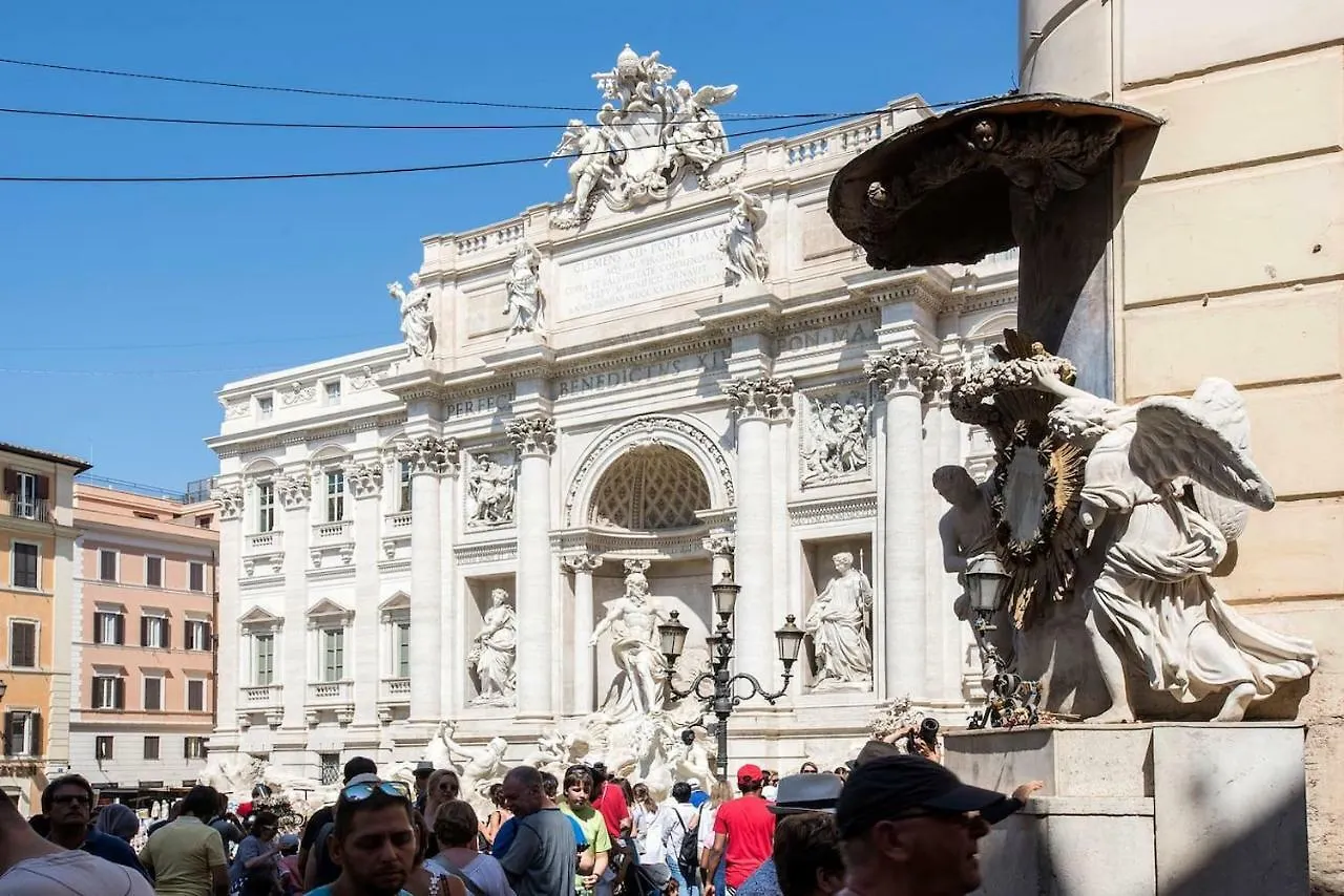Appartement La Finestra Su Fontana Di Trevi - Charming View à Rome 0*,  Italie